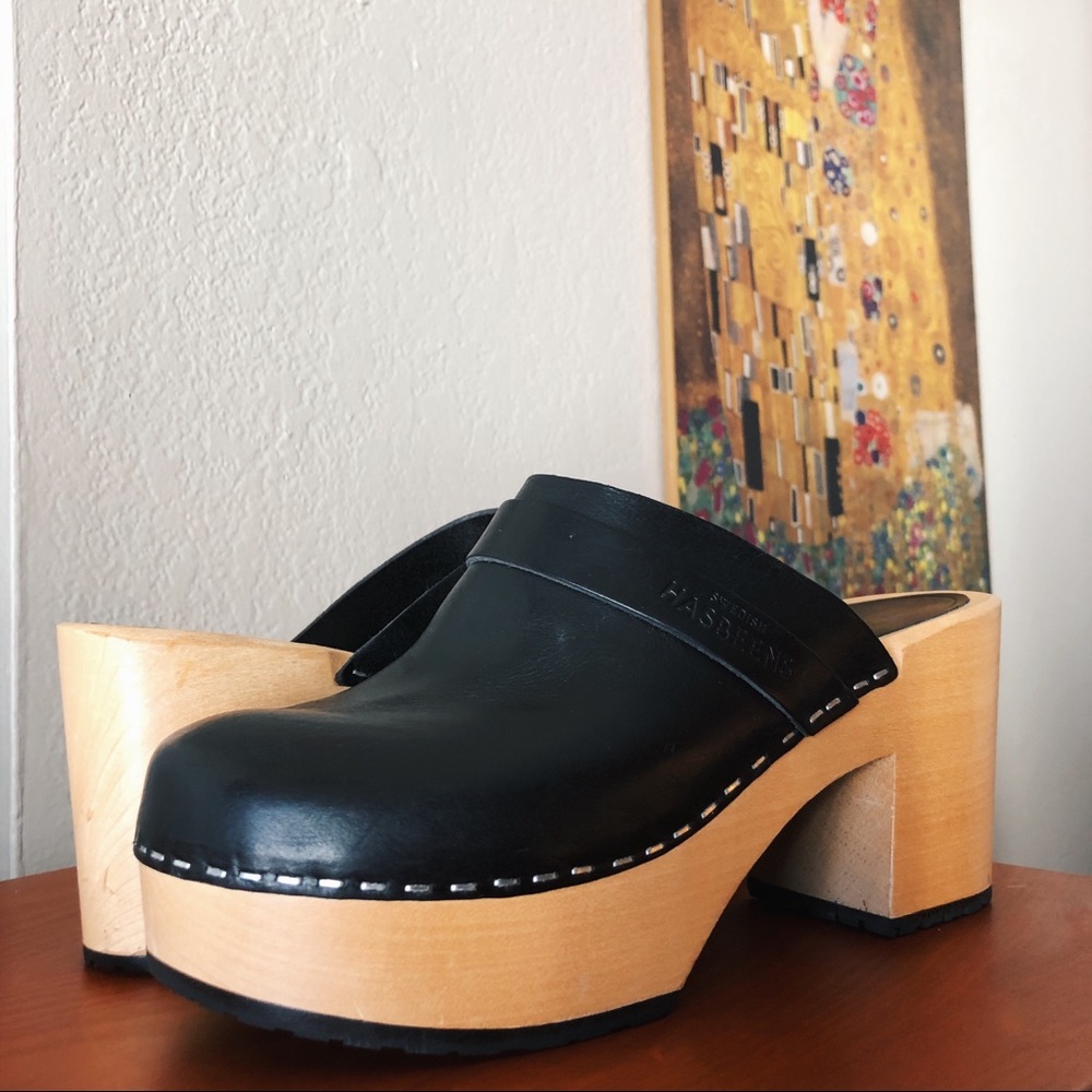 Swedish Hasbeens Louise clogs in black